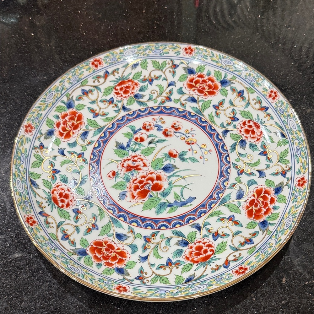 Exquisite Floral Patterned Plate - Picture 3 of 5